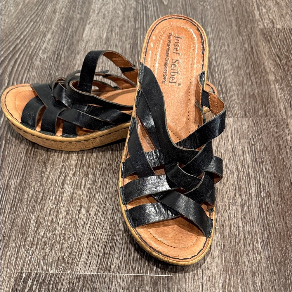 Josef Seibel Women's Black and Tan Sandals.             Size - 41 (women’s 10)